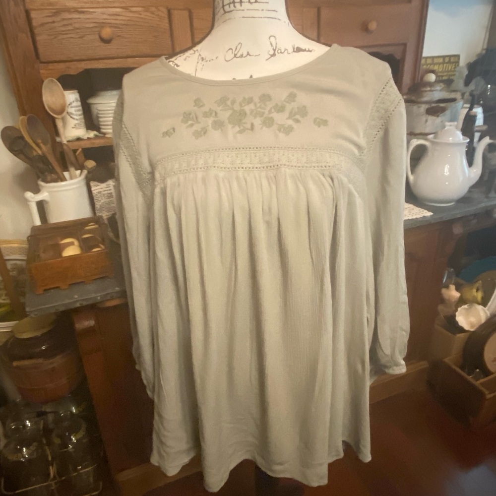 Torrid sage green peasant  3/4 sleeve shirt in size 3X